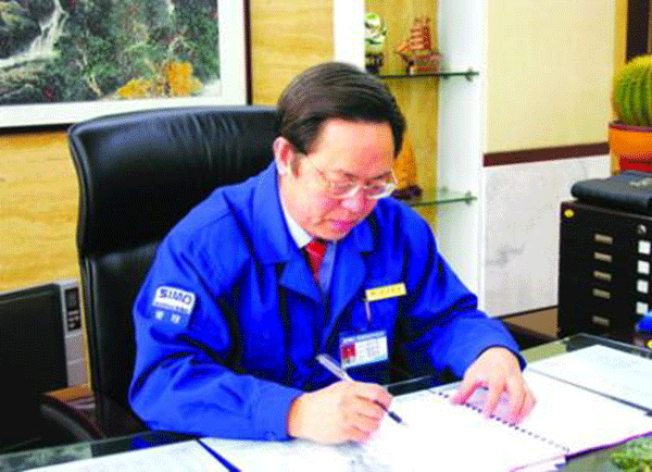 西玛集团董事长杨允成被评选为“感动西安——2005年度推动西安经济发展的十大新闻人物”之一。